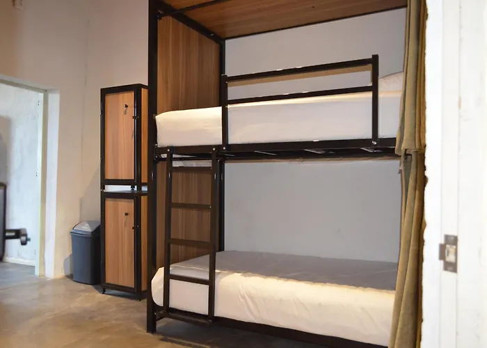 Nomaddicts Hostal *
